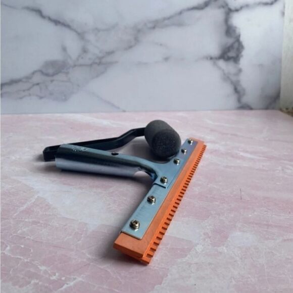 Metal Scraper with orange rubber & sponge roller - Picture 4 of 4